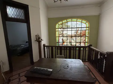 Casa 11 ambientes con 2 baños