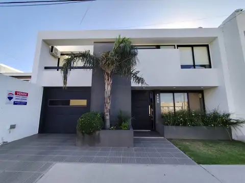 SE VENDE CASA B° P. NORTE. V. MARÍA. APTA CRÉDITO.