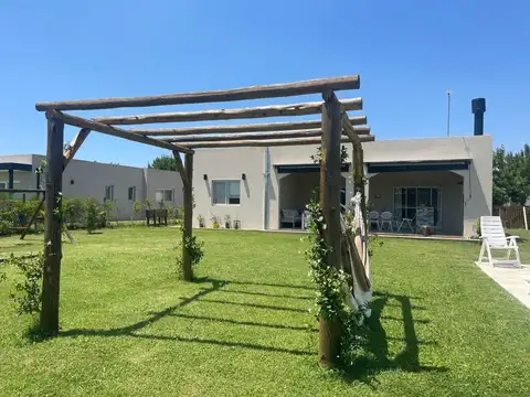 Casa en Venta en El Cantón - Barrio Islas, USD 250.000