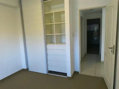 Alquiler departamento 3 ambientes con balcón en Wilde