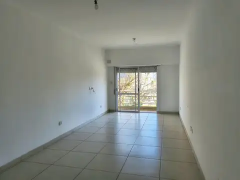 Alquiler departamento 3 ambientes con balcón en Wilde