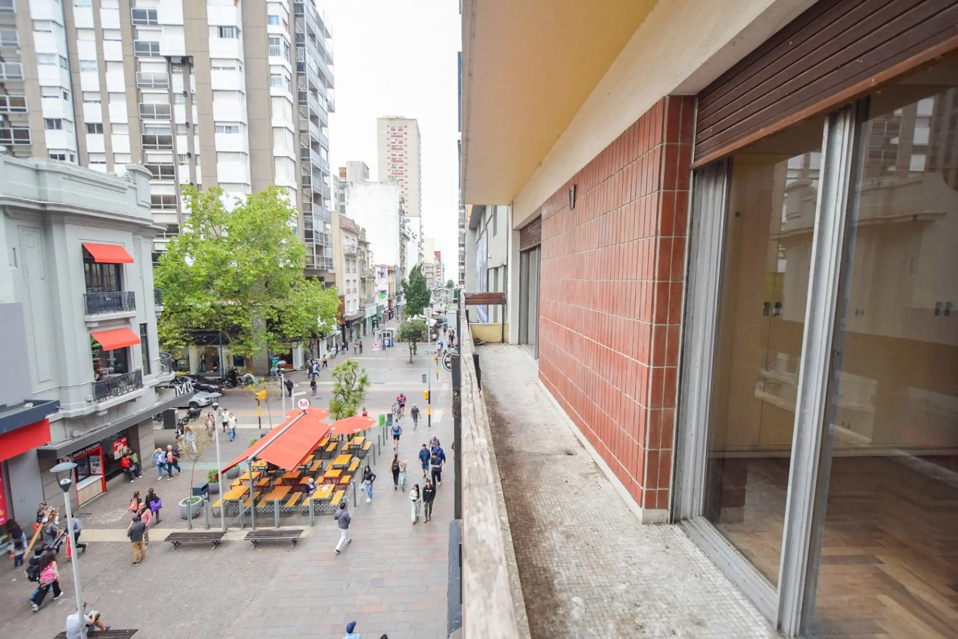 Depto 4 amb, 94m² con ascensor y dependencia — Centro