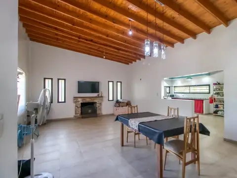 Casa 3 ambientes con 1 baño