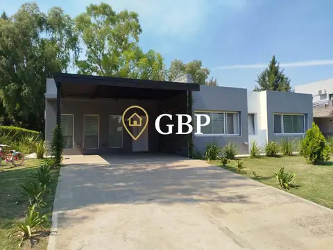 Casa en Alquiler con 2 cocheras