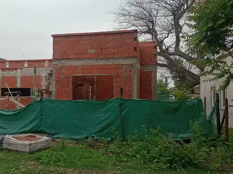 Casa 4 ambientes con 3 baños