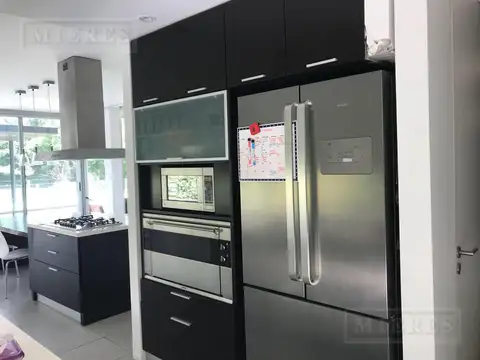 Casa en Alquiler Temporal con 2 cocheras