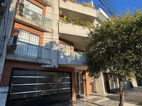 Departamento primer piso con patio!