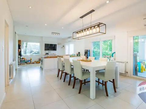 Casa 6 ambientes con 2 baños