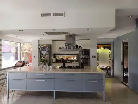 Venta casa moderna en Barrio Laguna del Sol, Tigre