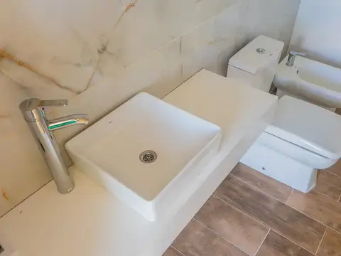 Casa 4 ambientes con 2 baños