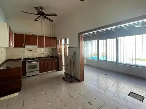 Casa PH Independiente 4 Ambientes con Cochera Bernal Oeste