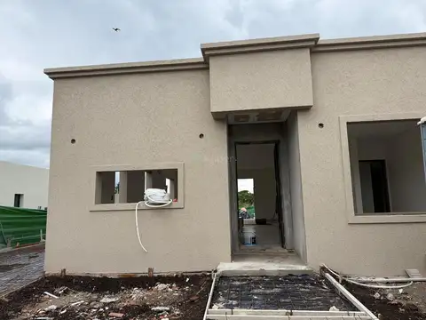 VENTA CASA 5 AMBIENTES en Santa Elisa, Pilar del Este, Pilar