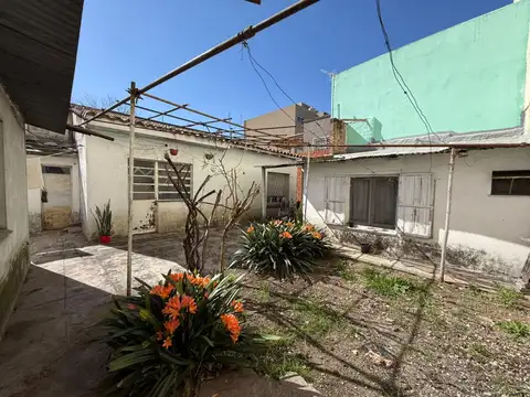 Venta Lote martillo, con casa a reciclar M. Grande