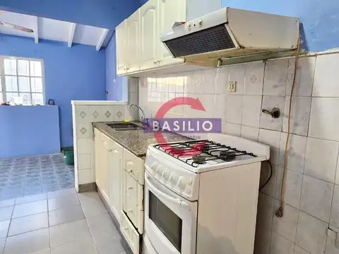 VENTA CASA 3 AMBIENTES CON GRAN FONDO Y COCHERA PASANTE – FLORIDA OESTE