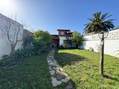 Casa en Venta con 3 cocheras