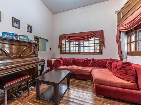 Casa 6 ambientes con 3 baños