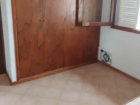 CASA EN ALQUILER 4 AMBIENTES