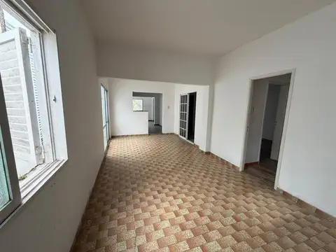 Casa 2 ambientes con 1 baño