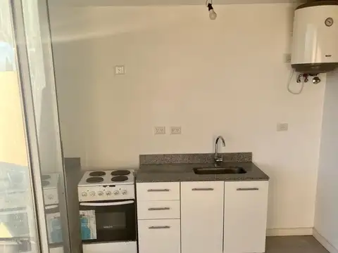 Amplio monoambiente c posib de dividir bcon a estrenar amenities