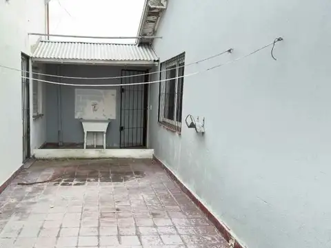 2 Locales más 2 Departamentos en VENTA Sarmiento