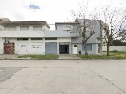 2 Locales más 2 Departamentos en VENTA Sarmiento