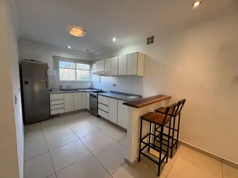 Venta de casa con pileta en una planta lote interno - Santa Guadalupe Pilar del Este