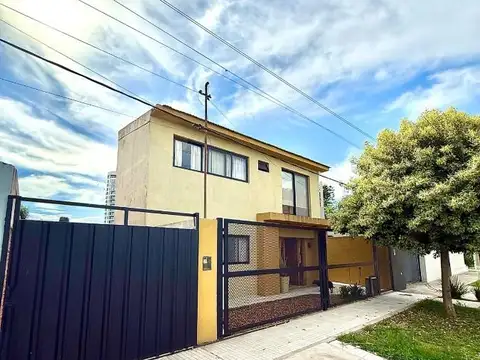 Frente al RIO - Casa con patio