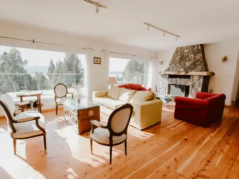 Casa 9 ambientes con 8 baños