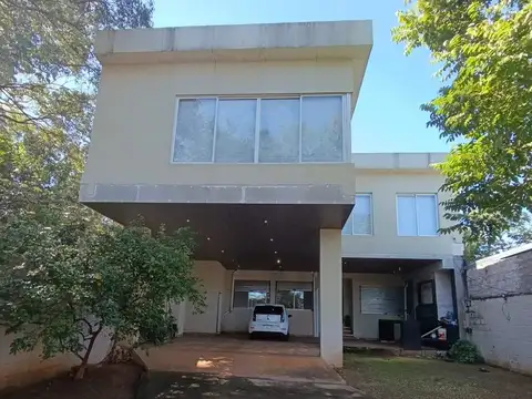 CF1375 - CASA- 3 DORMITORIOS - AV. 115 Y MARTÍN FIERRO