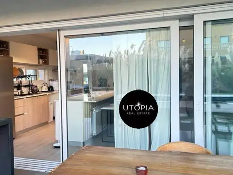 Casa en Venta con 4 cocheras