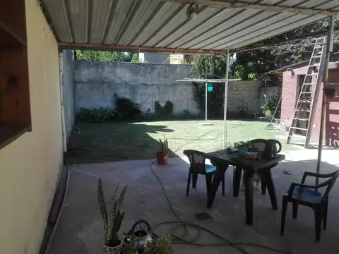 Casa 6 ambientes con 1 baño