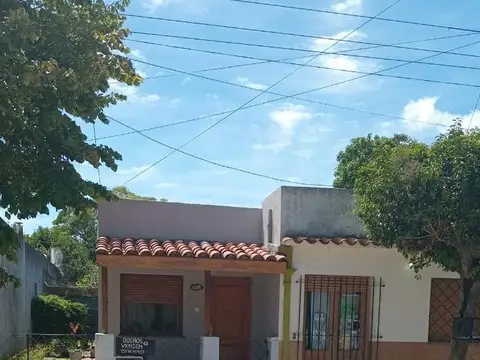 Casa en venta - 3 Dormitorios 1 Baño - Local - Hudson