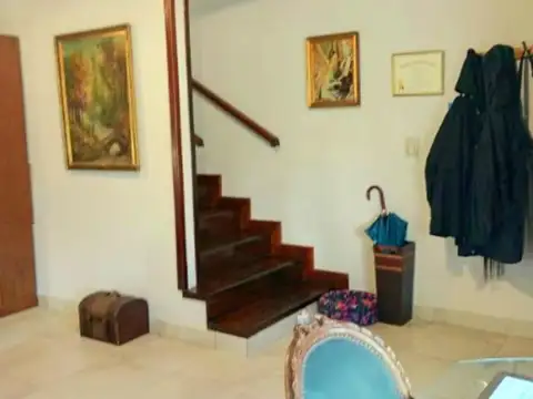 Casa 6 ambientes con 4 baños