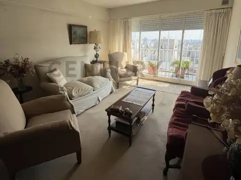 Amplio Dpto en VENTA 51 E/3Y4 LA PLATA