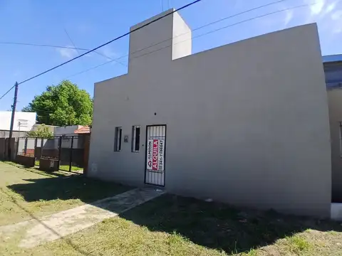 Alquiler | Casa | Cochera | 2 Dormitorios | Capitán Bermúdez | Barrio Posta