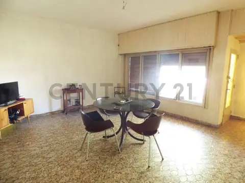 VELEZ SARSFIELD 200, Piso 0