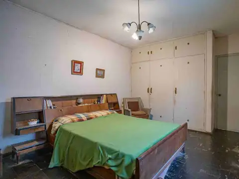 Casa 7 ambientes con 2 baños