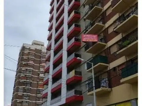 Pastor Obligado 100, Piso 2