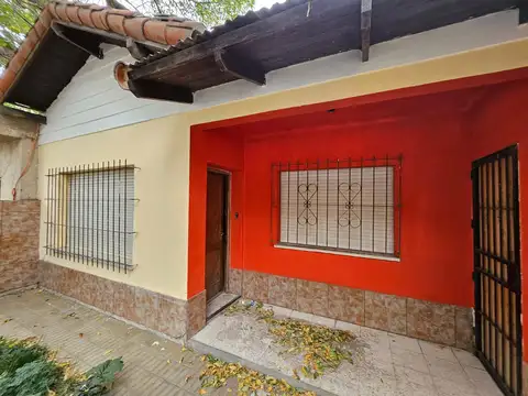 Corrientes al 800, casi calle Copahue