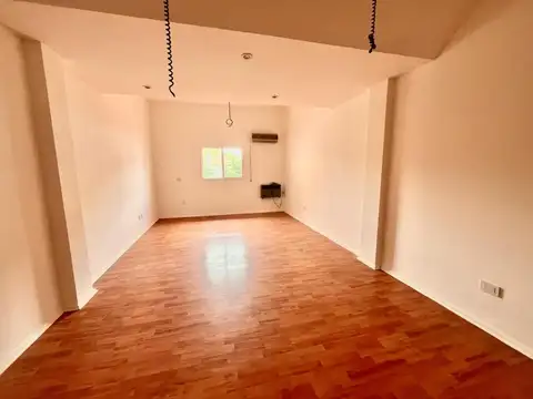 Oficina en Alquiler en Villa Ballester, $ 355.000