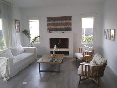 Venta de Casa en Ayres Plaza, 3 dormitorios, escritorios, Pi