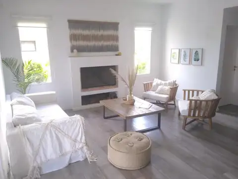 Casa en Venta con 4 cocheras