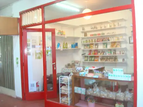 Local en Alquiler en Olivos, $ 200.000
