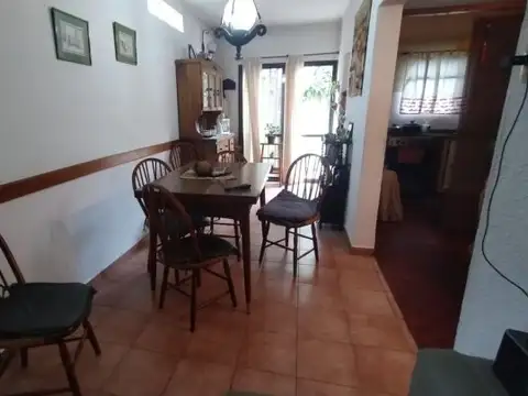 Venta casa 3 ambientes con jardín en Bernal