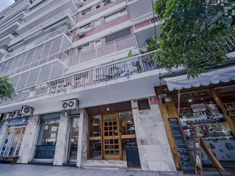 Departamento de 3 ambientes en séptimo piso con balcón con vista al frente!
