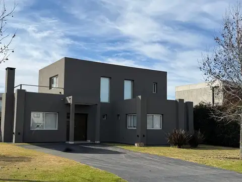 VENTA CASA c/hab pcipal abajo en AYRES PLAZA PILAR