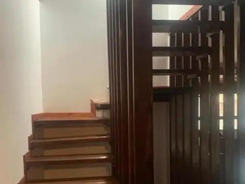 HERMOSA CASA DE 4 AMBIENTES EN TRES PLANTAS