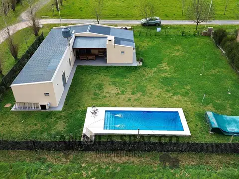 Casa 4 ambientes con 2 baños