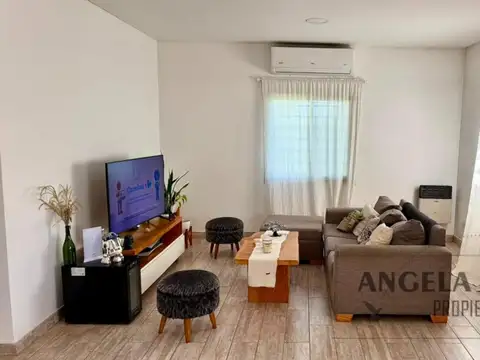 Casa 4 ambientes con 2 baños
