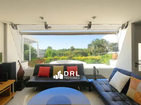 Casa 15 ambientes con 4 baños